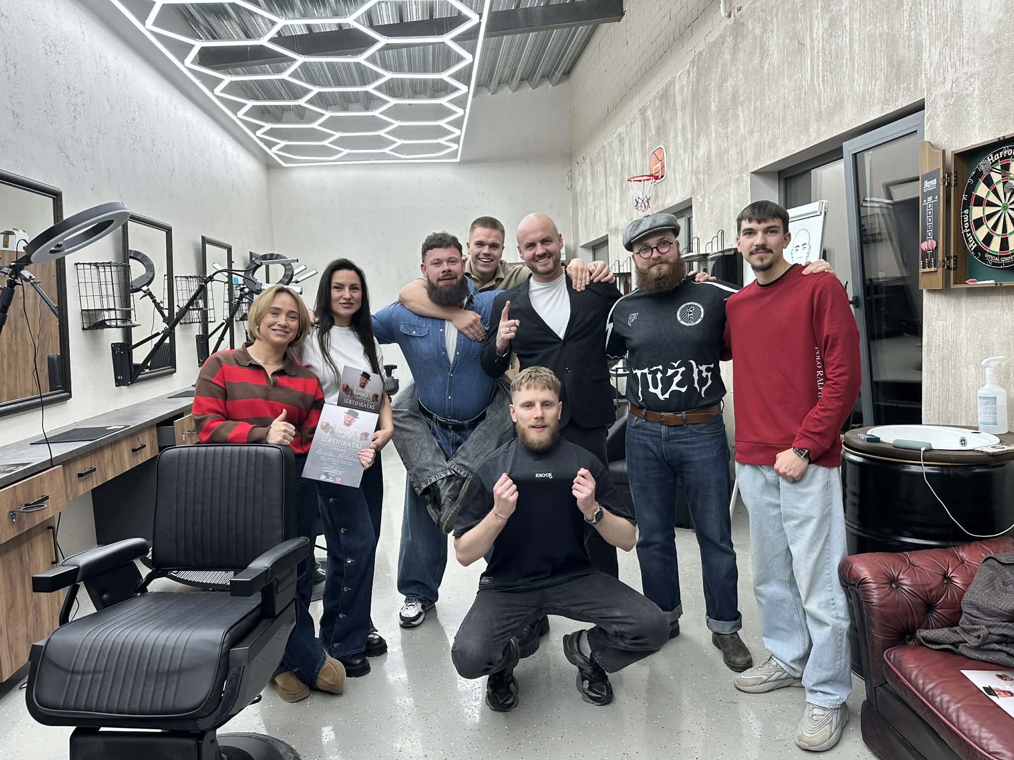 Barberystės mokymai - grupinė nuotrauka barbershope - Ponas Aligatorius barbershop Vilnius